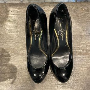 Jessica Simpson black pumps